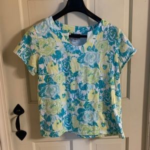 Cotton floral t-shirt with curved horse shoe neck.